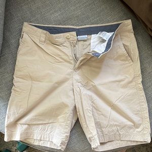 Columbia flat front shorts tan size 34